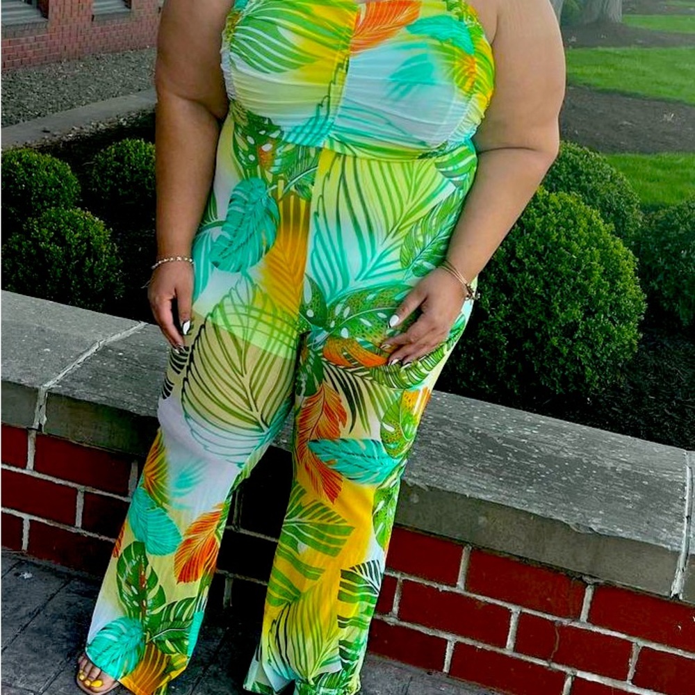 Super cute jumpsuit! Great for vacation, island vibes